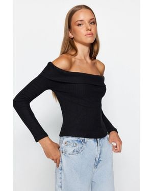 Trendyol Schwarze Kurze Strickbluse Mit Carmen-Kragen – Figurbetont Geschnitten, Madonna-Kragen Für Damen
