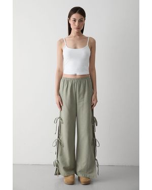 Laluvia Khakifarbene Hose Aus 100 Baumwolle Mit Seitenschlitz Und Bindedetail – 3528 Für Damen - Grün