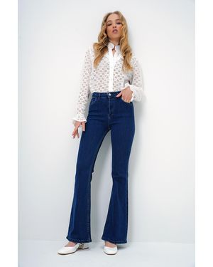 Trend Alaçatı Stili Marineblaue Jeanshose Mit Hoher Taille Und Gewaschenem Spanischem Bein Für Damen