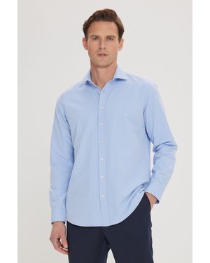ALTINYILDIZ CLASSICS Hellblaues, Schmal Geschnittenes Slim-Fit-Hemd Mit Knopfleiste Und Leinenoptik Aus 100 Baumwolle Für Herren
