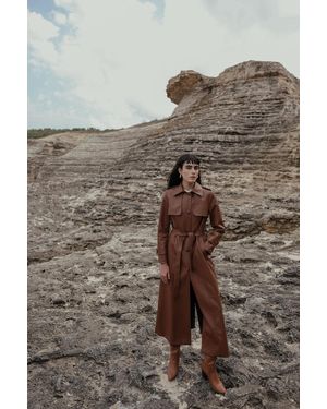 Olcay Langer Leder-Trenchcoat Hemdkragen, Schulterklappen Und Umhangdetail Taba Für Damen - Grau