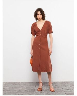 LC Waikiki Gerades, Kurzärmliges Kleid Aus Leinen Mit V-Ausschnitt Für Damen - Weiß