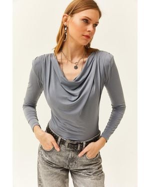 Olalook Graue, Gepolsterte Bluse Mit Plissee Und Degaje-Kragen Für Damen