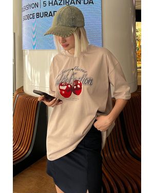 Madmext Beiges Oversize-T-Shirt Mit Rundhalsausschnitt Und Kurzen Ärmeln Und Kirschen-Print - Schwarz