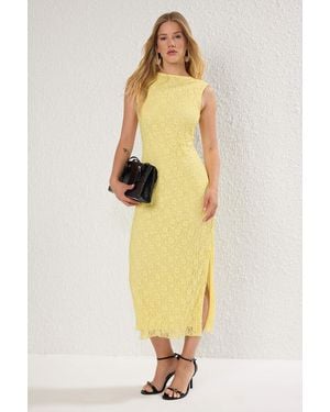 Trendyol Limitierte Auflage, Hellgelbes, Figurbetontes, Rückenfreies, Dehnbares Strickkleid Aus Spitze Für Damen