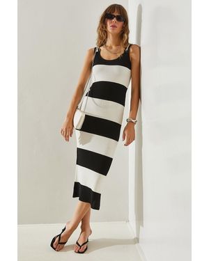 Bianco Lucci Dick Gestreiftes Strickkleid Mit Midi-Trägern -241049 Für Damen - Weiß