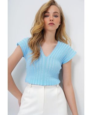 Trend Alaçatı Stili Babyblaue Bluse Mit V-Ausschnitt Und Durchbrochenem V-Ausschnitt Vorne Und Hinten Für Damen