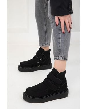 Soho Schwarze Stiefel Und Stiefeletten Aus Wildleder, Modell Für Damen