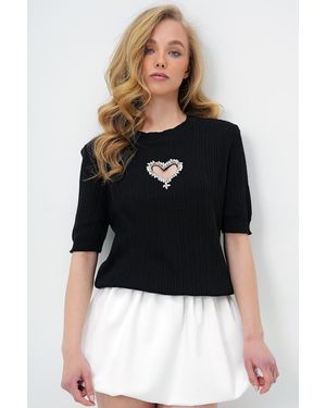 Trend Alaçatı Stili Schwarze Strickbluse Mit Rundhalsausschnitt Und Herzstein-Stickerei Für Den Sommer Für Damen