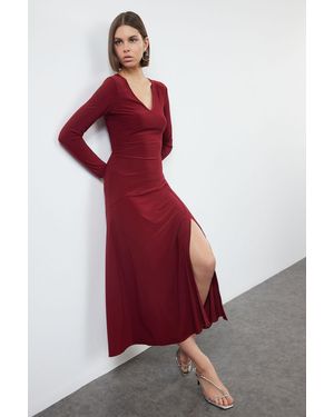 Trendyol Flexibles V-Ausschnitt-Maxi-Strickkleid - Rot