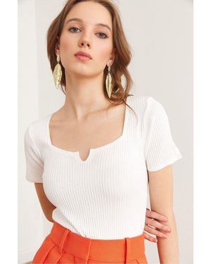Olalook Weiße Bluse Mit Ausschnitt Am Ausschnitt Und Ärmeln Blz- 19002884 Für Damen