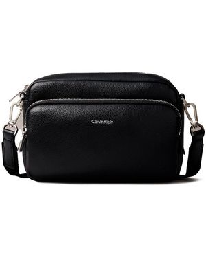 Calvin Klein Borsa A Tracolla Stile Macchina Fotografica Con Logo E Texture Granulata - Nero