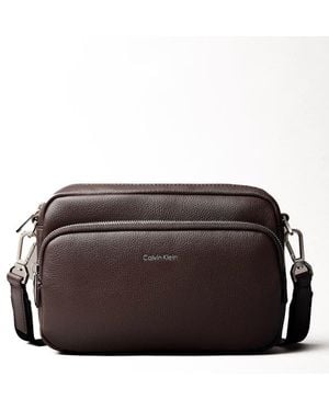 Calvin Klein Borsa A Tracolla Stile Macchina Fotografica Con Logo E Texture Granulata - Nero