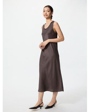 Uniqlo Vestido Satinado Sin Mangas - Multicolor