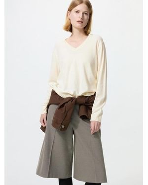 Uniqlo 100% Cashmere V Neck Jumper - White