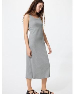Uniqlo Vestido Con Sujetador Canalé - Gris