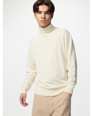 Uniqlo 100% Merino Turtleneck Jumper - White