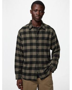 Uniqlo Flannel Shirt (Regular Collar, Checked) - Black