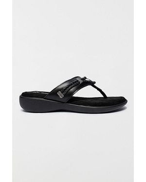 Minnetonka Silverthorne 360 Thong Sandals - Black