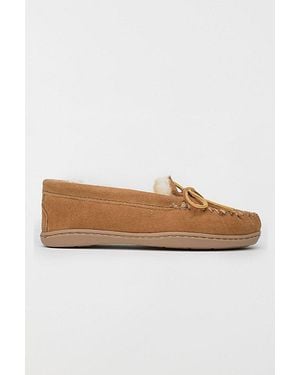 Minnetonka Suede Sheepskin Slippers - White