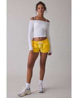Umbro Uo Exclusive Checkered Performance Shorts - Yellow