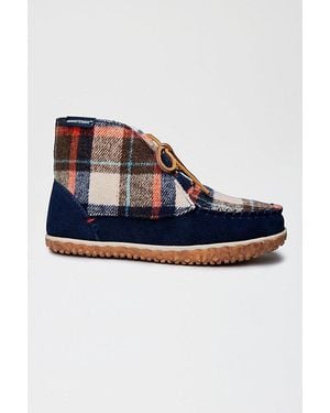 Minnetonka Torrey Lace-Up Slipper Bootie - Blue