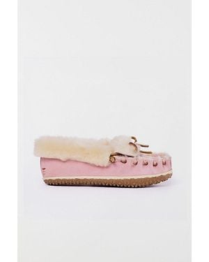 Minnetonka Suede Ultimate Sheepskin Slippers - Pink