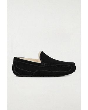 UGG Ascot Slipper - Black