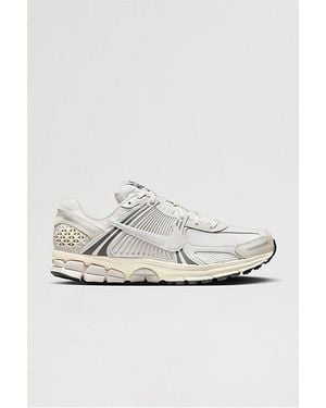 Nike Zoom Vomero 5 Sneaker - White