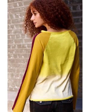BDG 98 Wide V-neck Long Sleeve Graphic Tee - Yellow