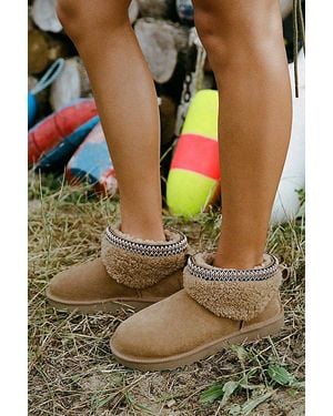 UGG Classic Ultra Mini Maxi Curly Boot - Brown
