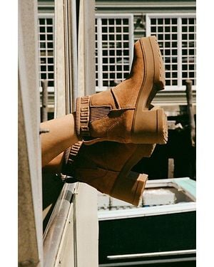 UGG Moxy Chelsea Boots - Brown