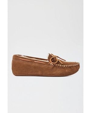 Minnetonka Suede Sheepskin Lined Softsole Slipper - White