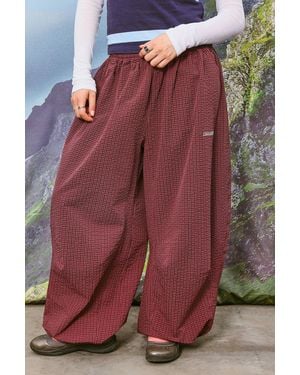 iets frans... Sid Tech Joggers Xs At Urban Outfitters - Red