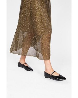 INTENTIONALLY ______ Larisa Flat - Black