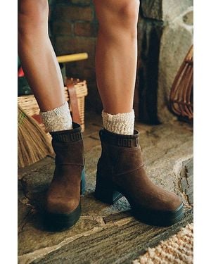 UGG Moxy Chelsea Boot - Black