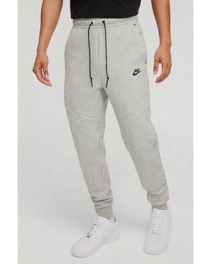 Nike Tech Fleece Jogger Sweatpant - Gray