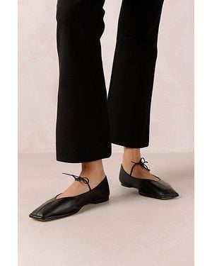 Alohas Sway Leather Ballet Flat - Black