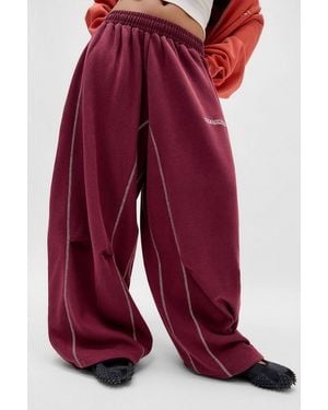iets frans... Sid Overlock Joggers 2xs At Urban Outfitters - Red