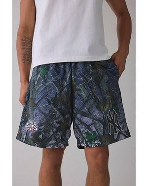 Mitchell & Ness Quiet Blaze Mlb New York Yankees Logo Shorts - Blue