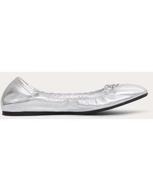 Valentino Garavani Vlogo Signature Ballerina In Laminated Nappa Leather - White