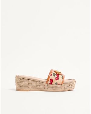 Valentino Garavani Vlogo Signature Flatform Sandal - Pink