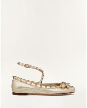 バレエシューズ Valentino Garavani Ivory Leather Ballerinas Rockstud leather ballet flats in pink - Valentino Garavani