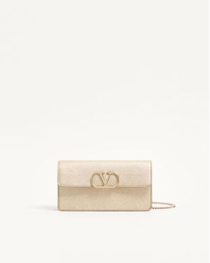 Valentino Garavani Vlogo Signature Portemonnaie Aus Laminiertem, Genarbtem Kalbsleder Mit Kette Frau