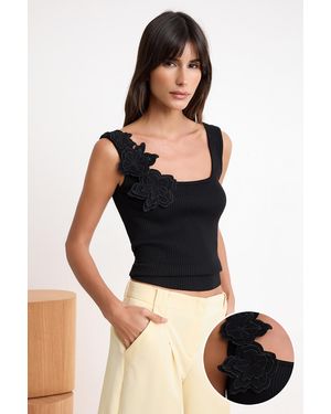 Trendyol Mi̇Lla Bloemen Mouwloos Getailleerd Blouses - Zwart