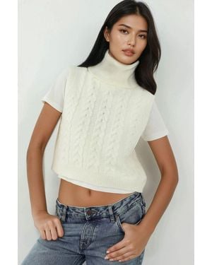 Hiccup Turtleneck Knitwear Jumper Vest With Hair Braid Pattern - White