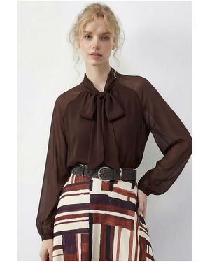 Bianco Lucci Choker Kraag Chiffon Blouse Met Strikdetail - Bruin