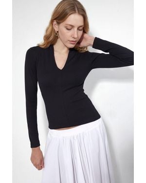 Busem Slim Fit V-Neck Long Sleeve Blouse - Black