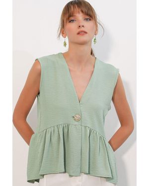 Bigdart V-Neck Buttoned Sleeveless Blouse - Green