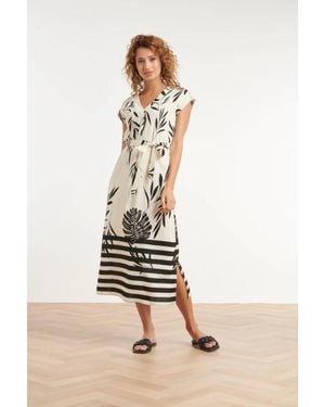 Smashed Lemon Witte Maxi Jurk Met Zwarte Bladerenprint En Gestreepte Zoom - Naturel